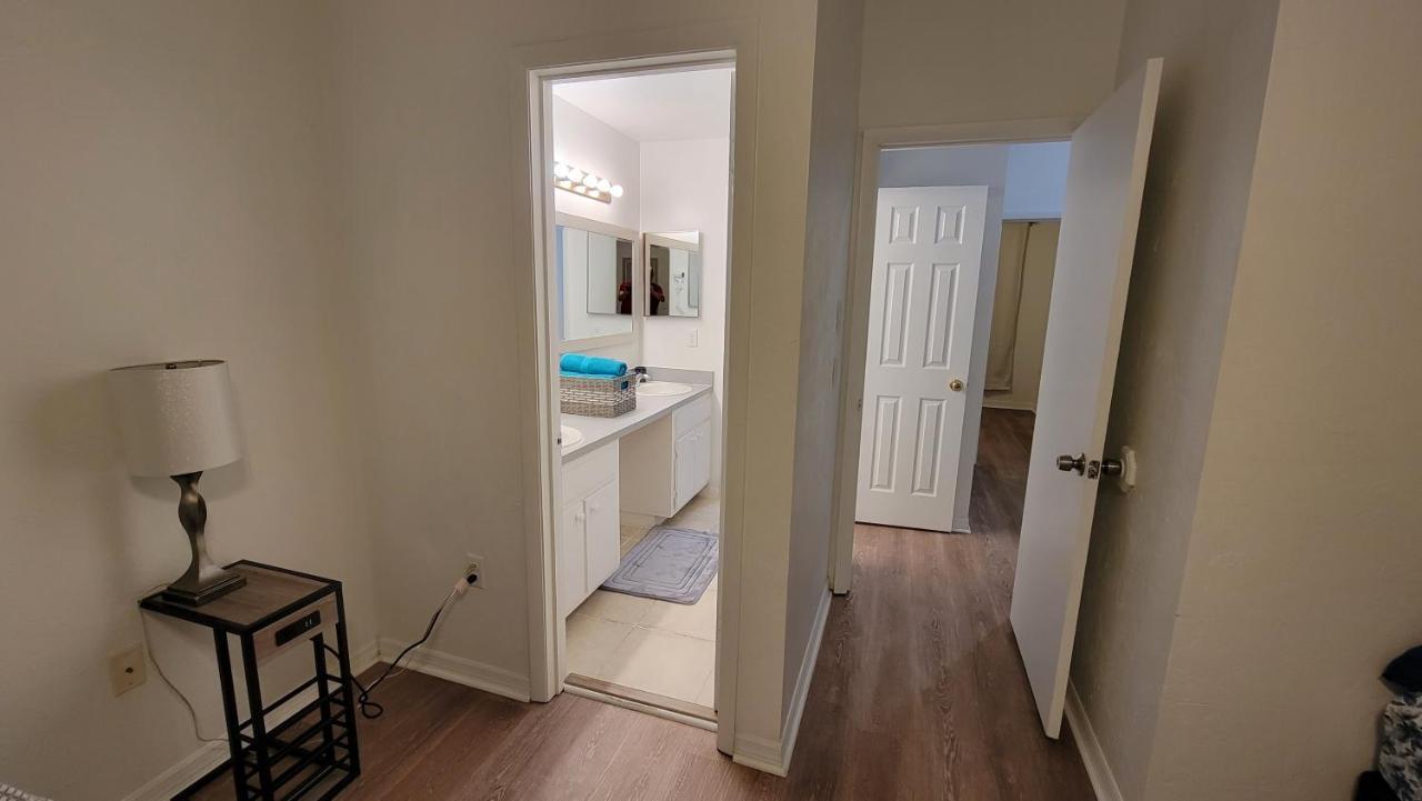 Beautiful Townhouse 2 Bedrooms 1 And A Half Bathrooms Next To Butler Plaza 1 Mile To Uf Gainesville Eksteriør billede